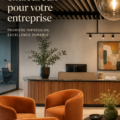 Une chaleureuse réception d'entreprise bien décorée avec des plantes et des lumières tamisées.
