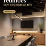 Salle de réunion moderne avec pergola au plafond et décor inspirant