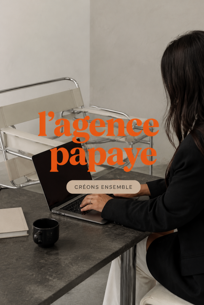 Une papaye fraîchement coupée, dévoilant sa chair orange vif et ses graines noires, symbolisant un fruit tropical sain.