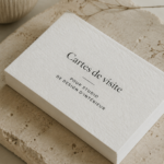 Exemple de carte de visite design pour un studio de décoration intérieure.