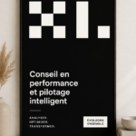 Poster de consultance coloré affiché dans un bureau, illustrant des données et des stratégies.