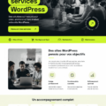 Une femme examinant son site WordPress sur un ordinateur