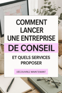 Femme consultant en train de travailler sur son ordinateur portatif à domicile tout en prenant des notes.
