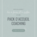 Pack d'accueil de coaching présenté stylé sur un bureau