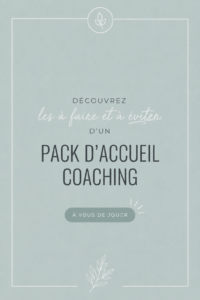 Pack d'accueil de coaching présenté stylé sur un bureau