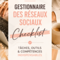 Une femme experte en marketing social travaille sur une checklist pour optimiser sa stratégie de réseaux sociaux.
