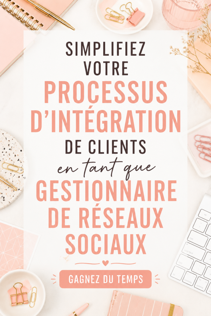 Une femme professionnelle en train d'accompagner un client lors de son onboarding sur les réseaux sociaux.
