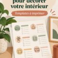 Une checklist de décoration intérieure sur un bureau entouré d'outils de design.